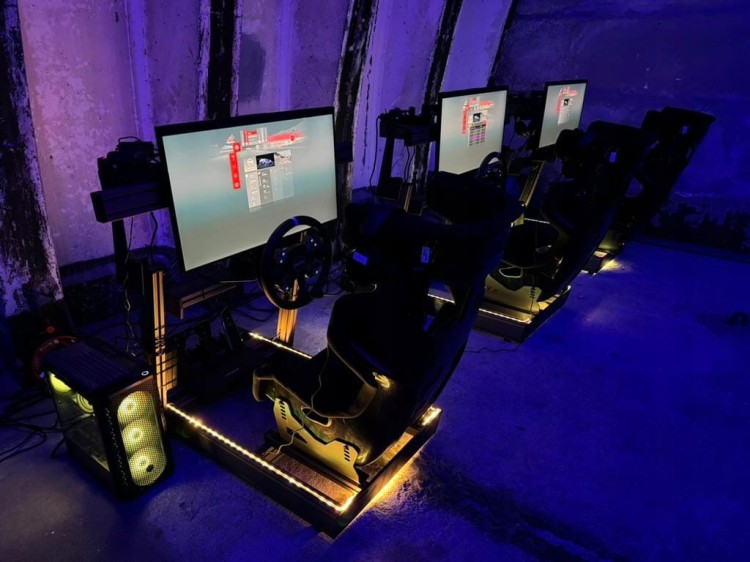 Pelikan Light Ryzen 5 RTX 5060 16 GB 500 GB Simracing Komputer Gamingowy - zdjęcie produktu 7